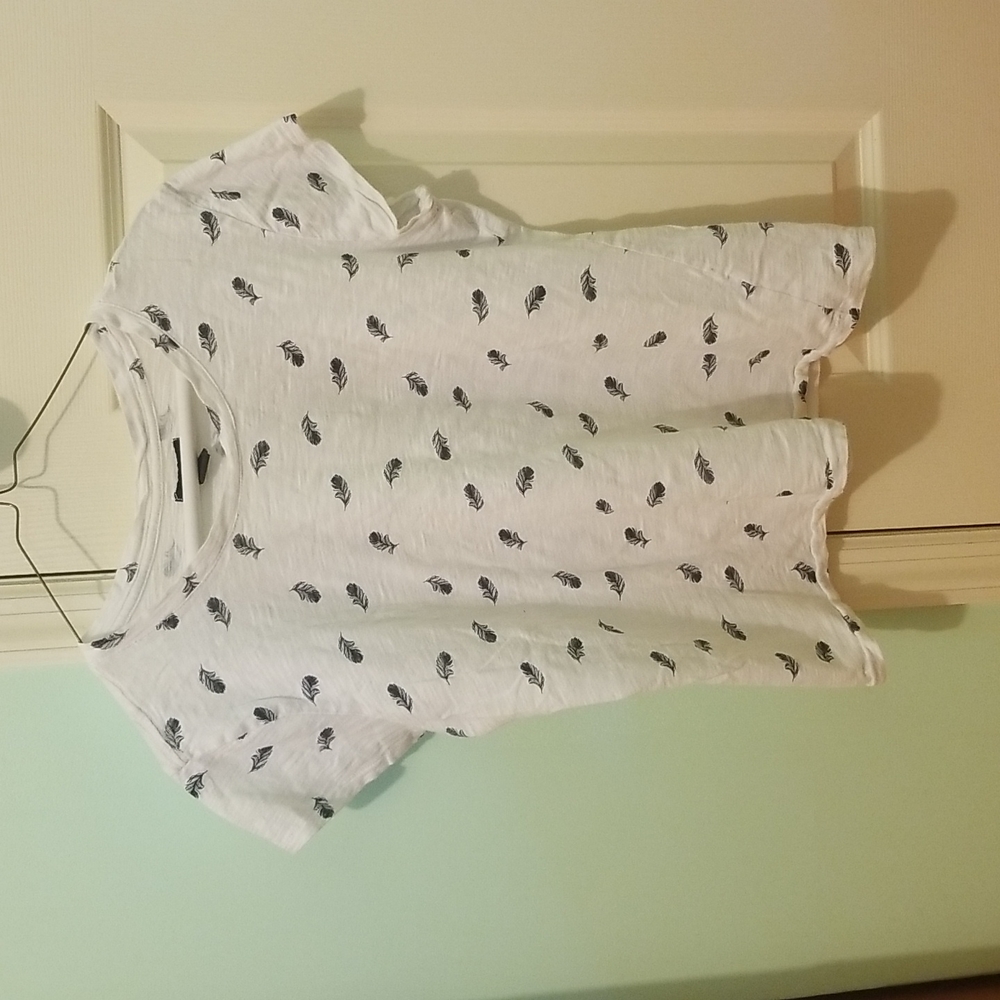 Gap feather patterned shirt